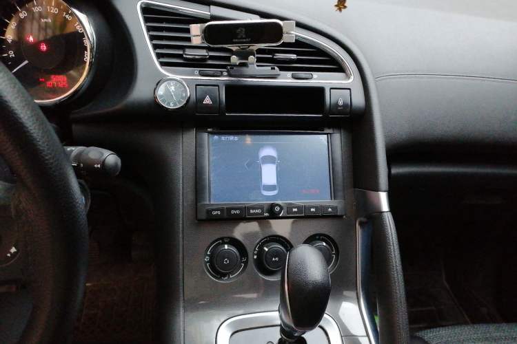 Used Peugeot 3008 2016 1.6THP Automatic Classic Edition Audio And AC Panel