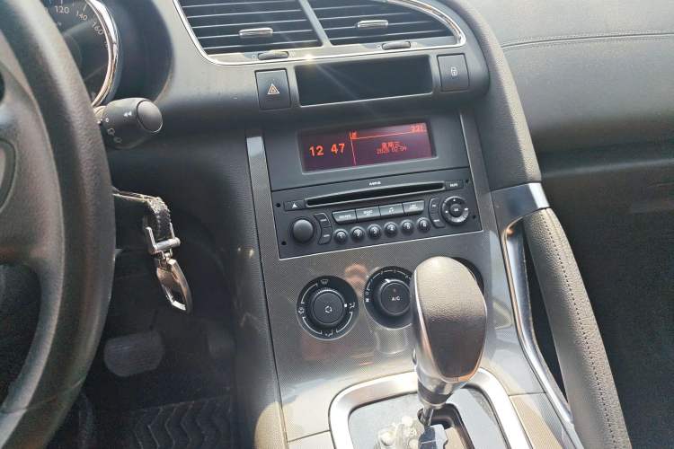 Used Peugeot 3008 2016 2.0L Automatic Classic Edition Audio And AC Panel