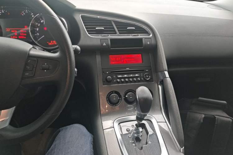 Used Peugeot 3008 2016 1.6THP Automatic Classic Edition Audio And AC Panel