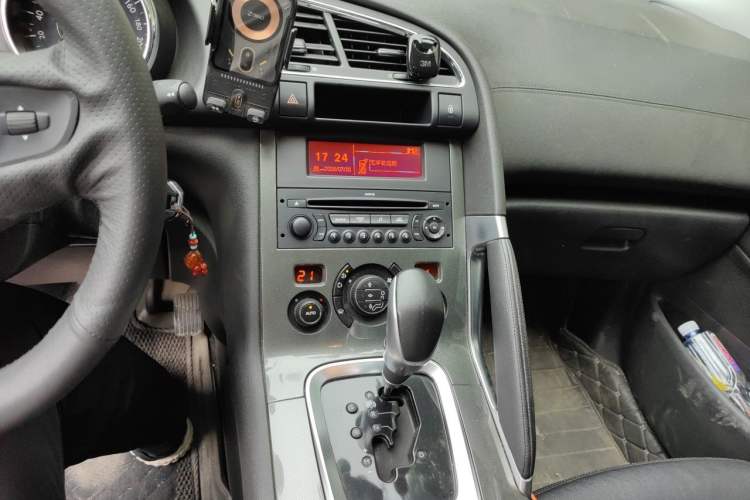 Used Peugeot 3008 2016 1.6THP Automatic Trend Edition Audio And AC Panel