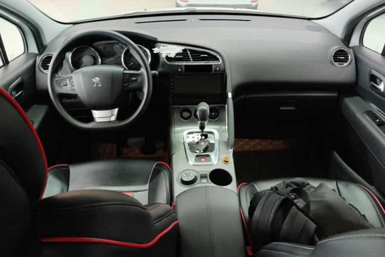 Used Peugeot 3008 2016 1.6THP Automatic Classic Edition Center Console