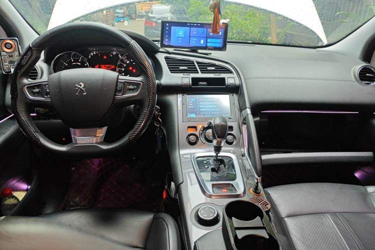 Used Peugeot 3008 2016 1.6THP Automatic Trend Edition Center Console