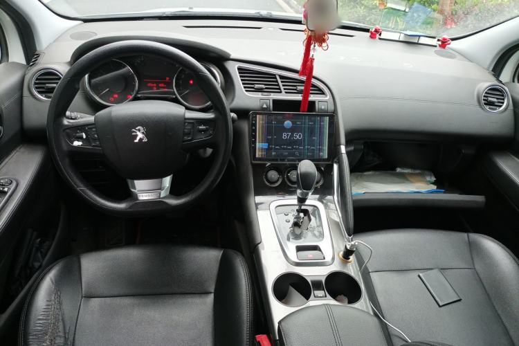 Used Peugeot 3008 2016 2.0L Automatic Classic Edition Center Console