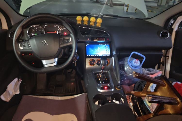 Used Peugeot 3008 2016 2.0L Automatic Classic Edition Center Console