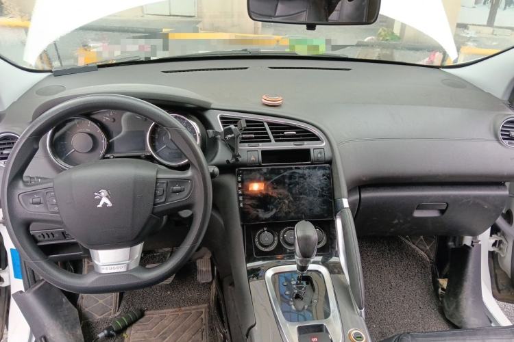 Used Peugeot 3008 2016 2.0L Automatic Classic Edition Center Console