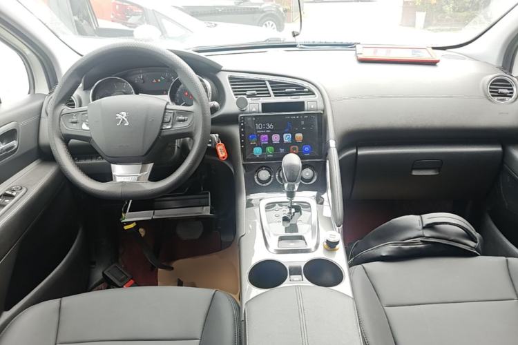 Used Peugeot 3008 2016 2.0L Automatic Classic Edition Center Console