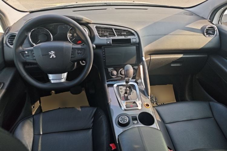 Used Peugeot 3008 2016 1.6THP Automatic Classic Edition Center Console