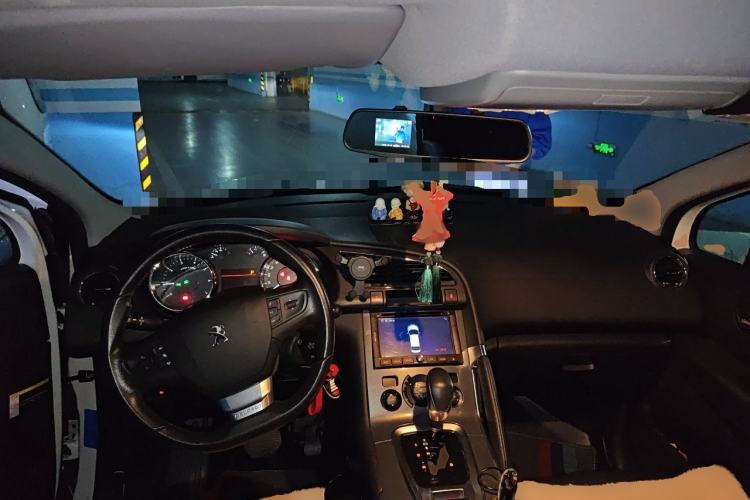 Used Peugeot 3008 2016 1.6THP Automatic Trend Edition Center Console
