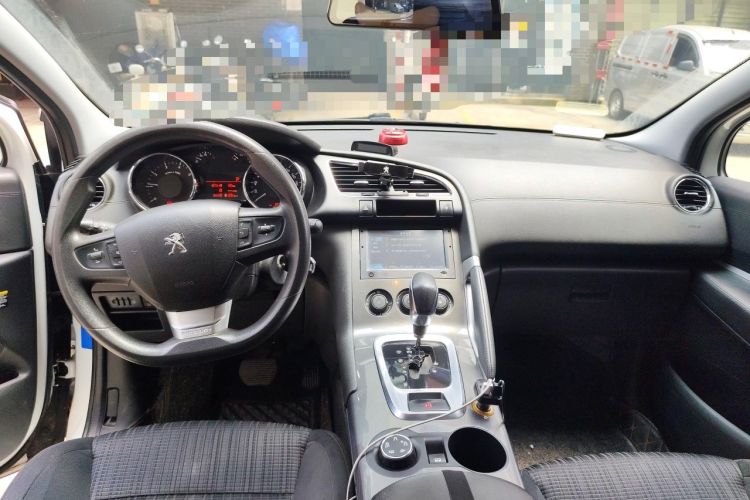 Used Peugeot 3008 2016 1.6THP Automatic Classic Edition Center Console