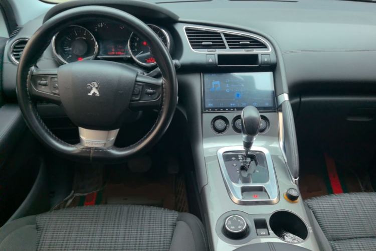 Used Peugeot 3008 2016 1.6THP Automatic Classic Edition Center Console