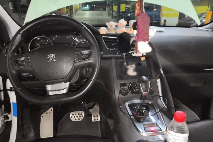 Used Peugeot 3008 2016 1.6THP Automatic Trend Edition Center Console