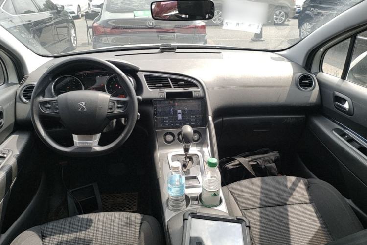 Used Peugeot 3008 2016 2.0L Automatic Classic Edition Center Console