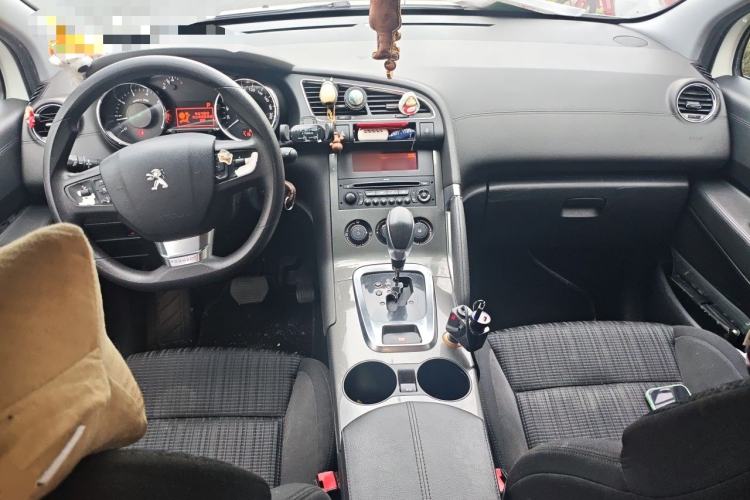 Used Peugeot 3008 2016 2.0L Automatic Classic Edition Center Console