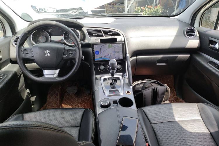 Used Peugeot 3008 2016 1.6THP Automatic Classic Edition Center Console