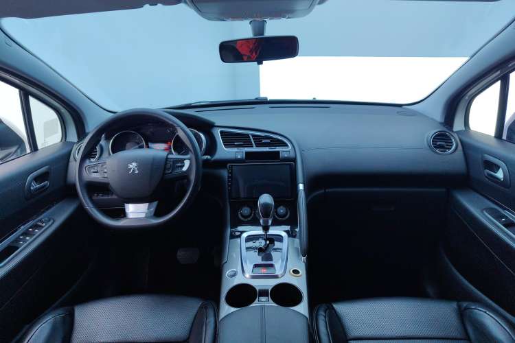 Used Peugeot 3008 2016 2.0L Automatic Classic Edition Center Console