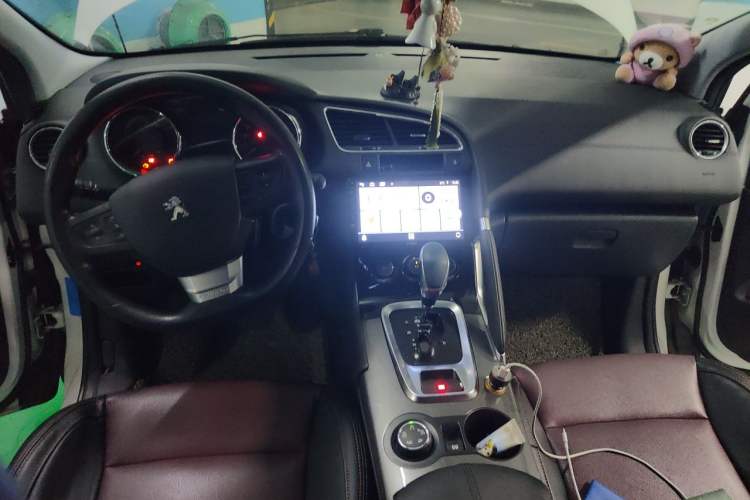 Used Peugeot 3008 2016 1.6THP Automatic Classic Edition Center Console