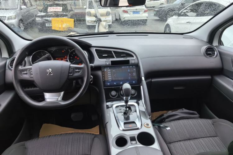 Used Peugeot 3008 2016 1.6THP Automatic Classic Edition Center Console