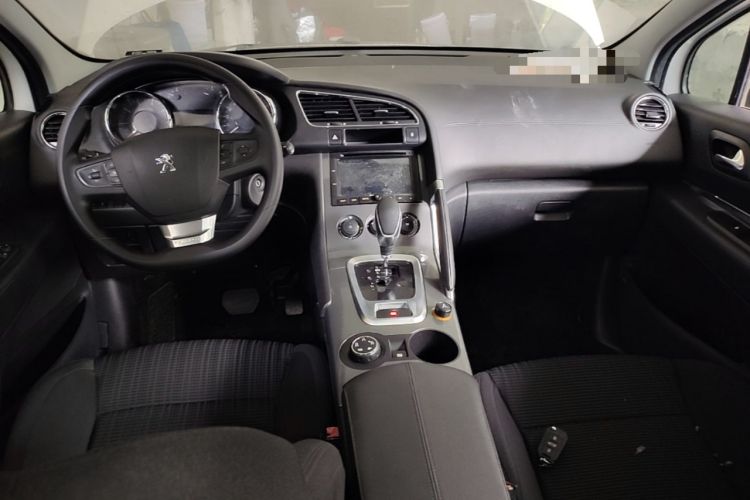Used Peugeot 3008 2016 1.6THP Automatic Classic Edition Center Console