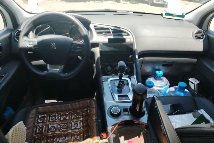 Used Peugeot 3008 2016 1.6THP Automatic Classic Edition Center Console