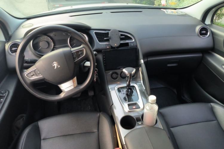 Used Peugeot 3008 2016 2.0L Automatic Classic Edition Center Console