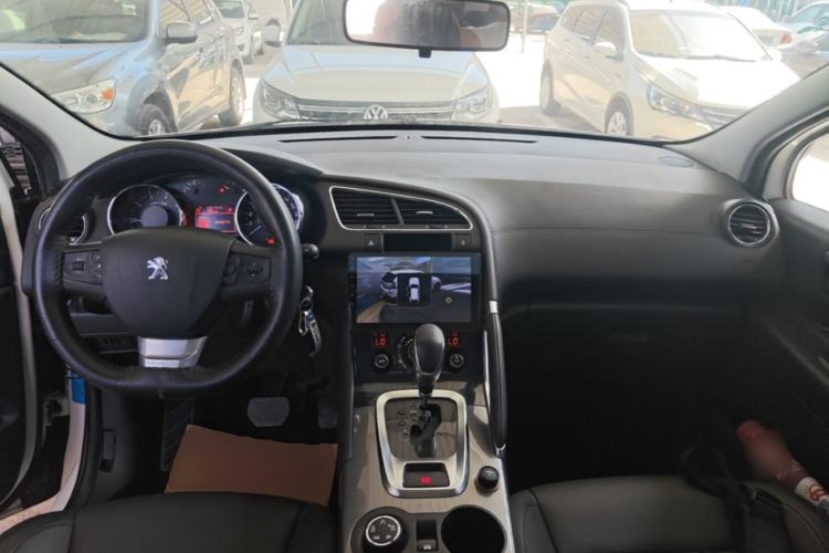 Used Peugeot 3008 2016 1.6THP Automatic Trend Edition Center Console