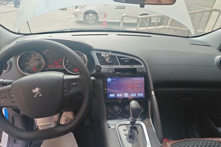Used Peugeot 3008 2016 1.6THP Automatic Classic Edition Center Console