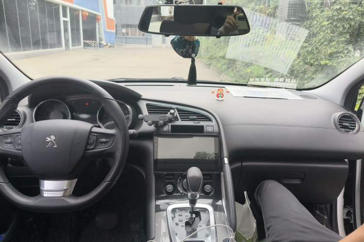 Used Peugeot 3008 2016 1.6THP Automatic Trend Edition Center Console