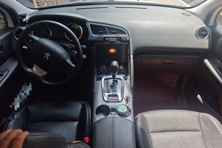 Used Peugeot 3008 2016 2.0L Automatic Classic Edition Center Console
