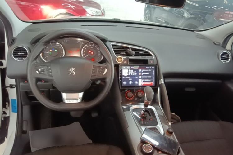 Used Peugeot 3008 2016 1.6THP Automatic Classic Edition Center Console