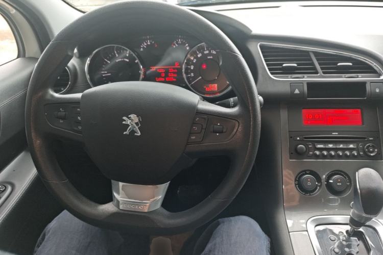 Used Peugeot 3008 2016 1.6THP Automatic Classic Edition Center Console