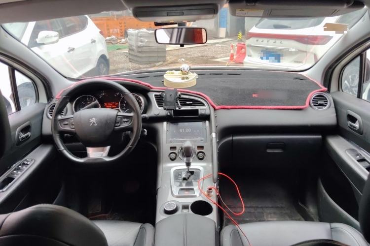 Used Peugeot 3008 2016 1.6THP Automatic Trend Edition Center Console