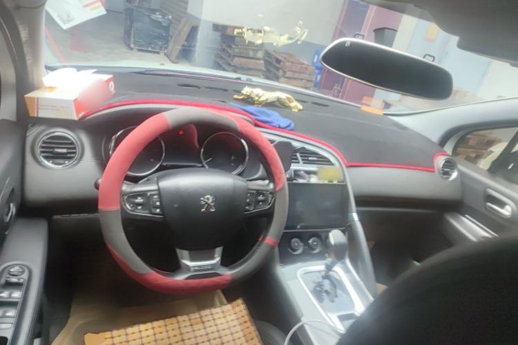 Used Peugeot 3008 2016 2.0L Automatic Classic Edition Center Console