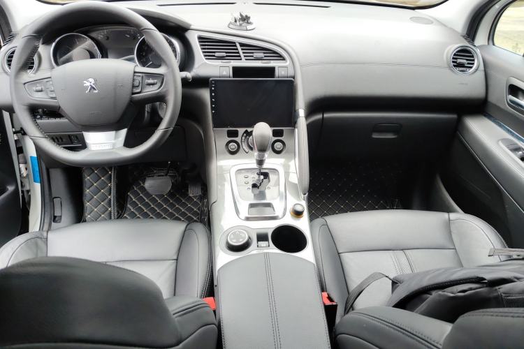 Used Peugeot 3008 2016 1.6THP Automatic Trend Edition Center Console