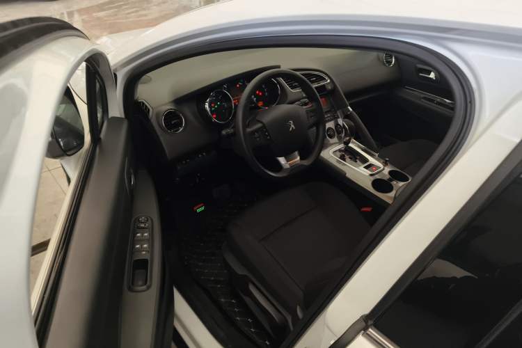 Used Peugeot 3008 2016 2.0L Automatic Classic Edition Driver Seat