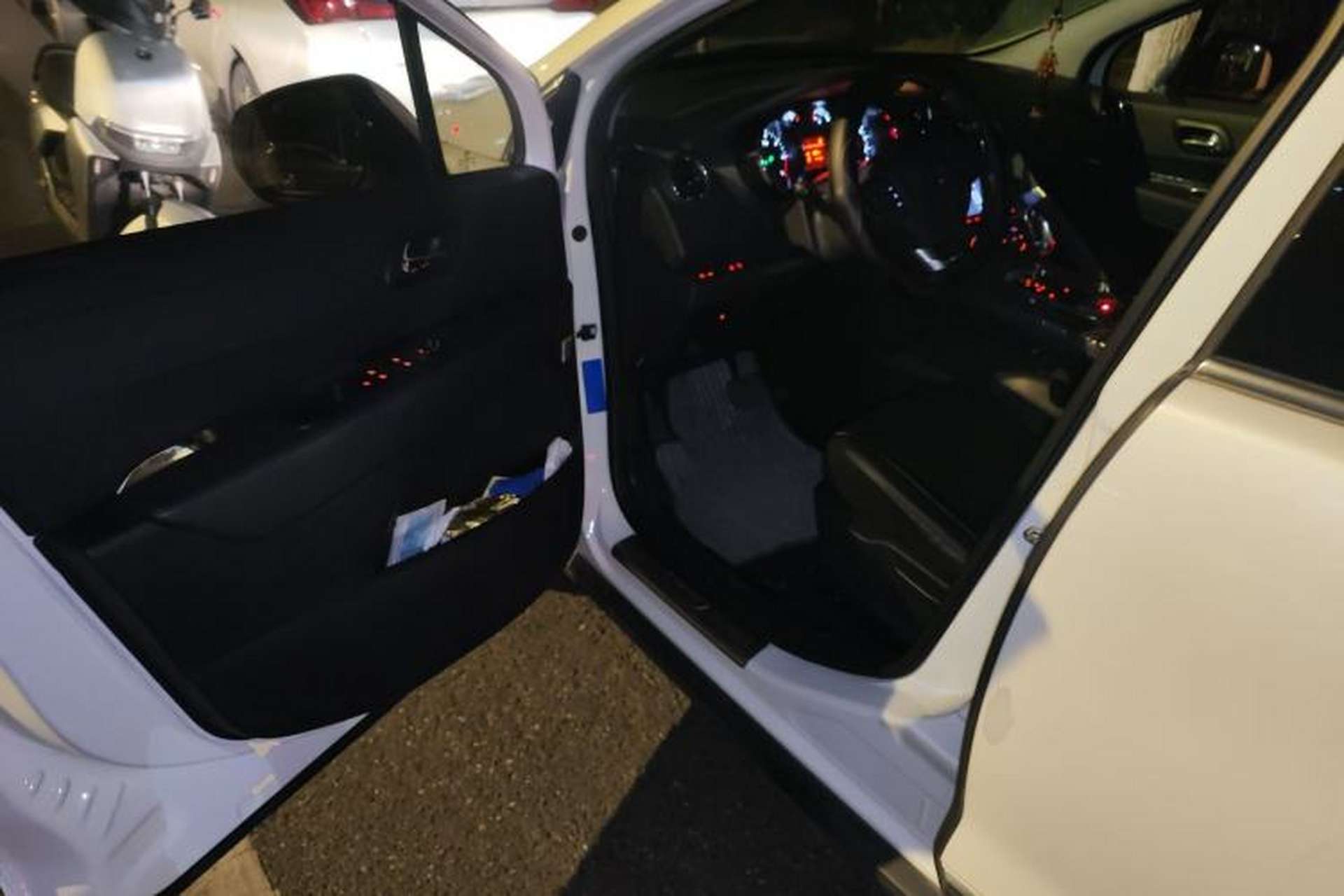 Used Peugeot 3008 2016 2.0L Automatic Classic Edition Driver Seat