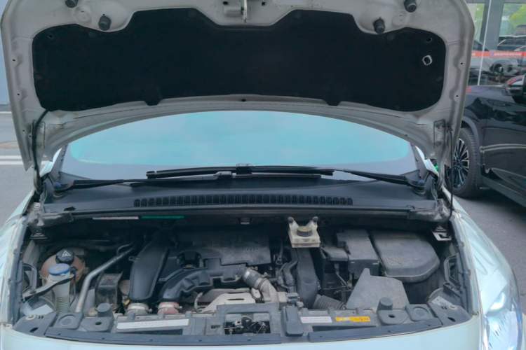 Used Peugeot 3008 2016 1.6THP Automatic Classic Edition Engine Bay