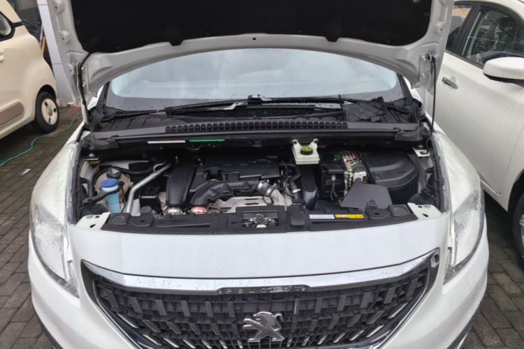 Used Peugeot 3008 2016 1.6THP Automatic Classic Edition Engine Bay