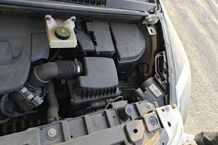 Used Peugeot 3008 2016 2.0L Automatic Classic Edition Engine Bay Left