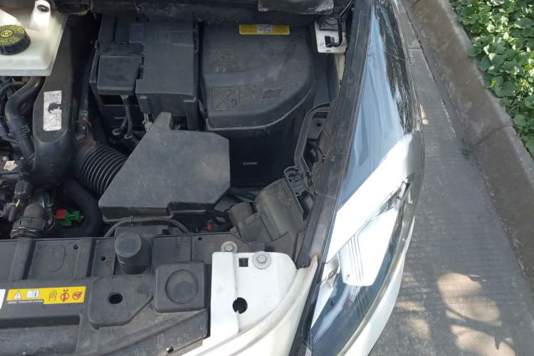Used Peugeot 3008 2016 1.6THP Automatic Trend Edition Engine Bay Left