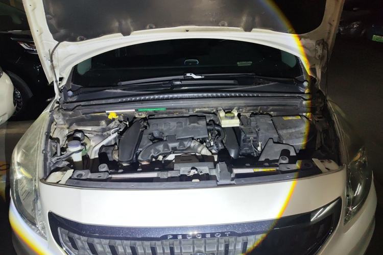 Used Peugeot 3008 2016 1.6THP Automatic Classic Edition Engine Bay