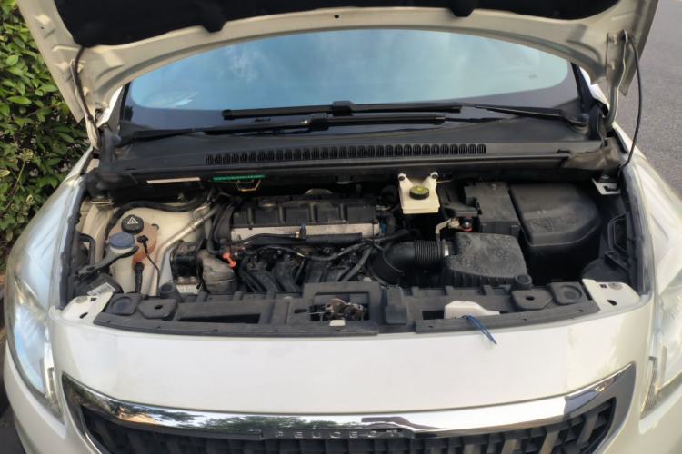 Used Peugeot 3008 2016 2.0L Automatic Classic Edition Engine Bay