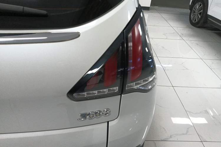 Used Peugeot 3008 2016 2.0L Automatic Classic Edition Exterior 1