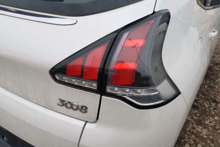 Used Peugeot 3008 2016 2.0L Automatic Classic Edition Exterior 3