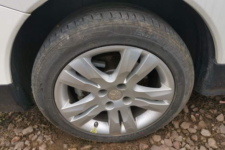 Used Peugeot 3008 2016 2.0L Automatic Classic Edition Exterior 4