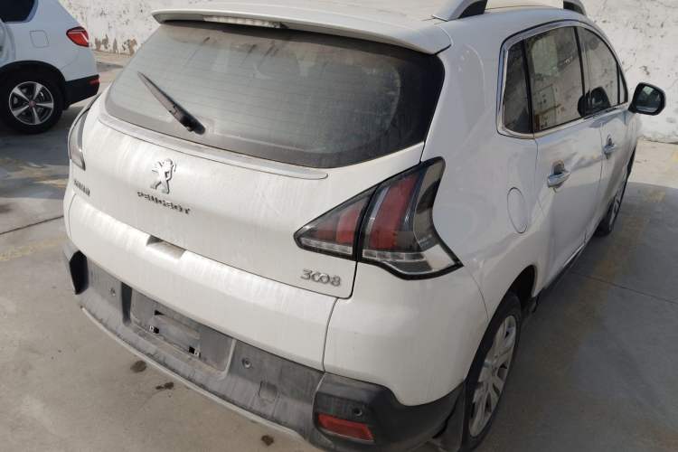 Used Peugeot 3008 2016 2.0L Manual Classic Edition Exterior 5