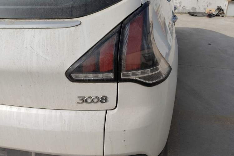 Used Peugeot 3008 2016 2.0L Manual Classic Edition Exterior 6