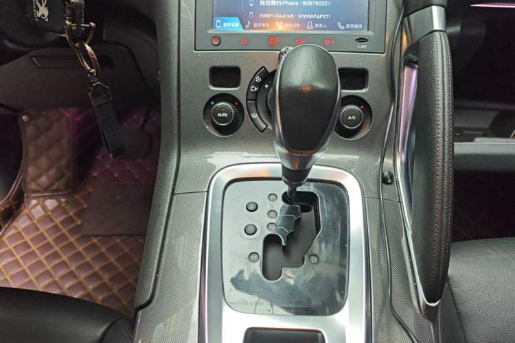 Used Peugeot 3008 2016 1.6THP Automatic Trend Edition Gear Lever