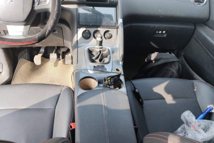 Used Peugeot 3008 2016 2.0L Manual Classic Edition Gear Lever