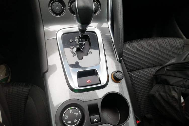 Used Peugeot 3008 2016 1.6THP Automatic Standard Edition Gear Lever