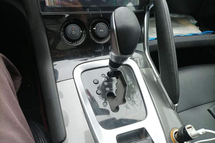 Used Peugeot 3008 2016 2.0L Automatic Classic Edition Gear Lever